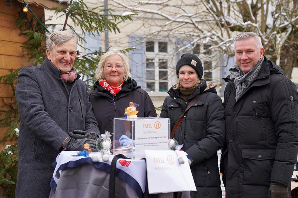 Herr Fecht, GF der Tafel, zusammen mit Hr und Fr Zimmermann